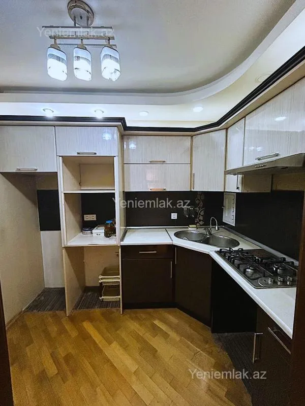 Satılır 3 otaqlı yeni tikili 82 m²