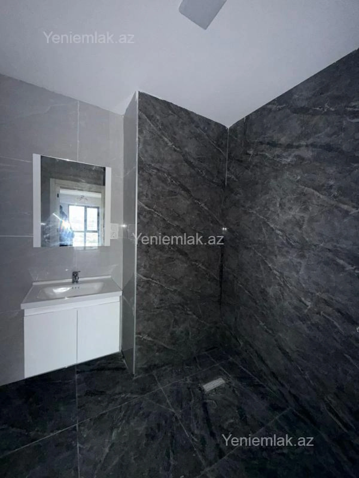 Satılır 3 otaqlı yeni tikili 80 m²