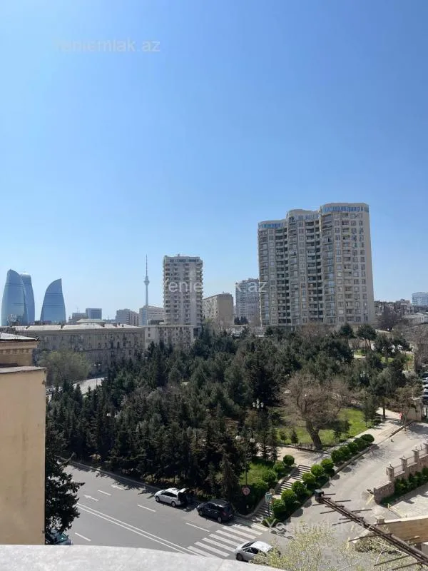 Satılır 3 otaqlı yeni tikili 135 m²