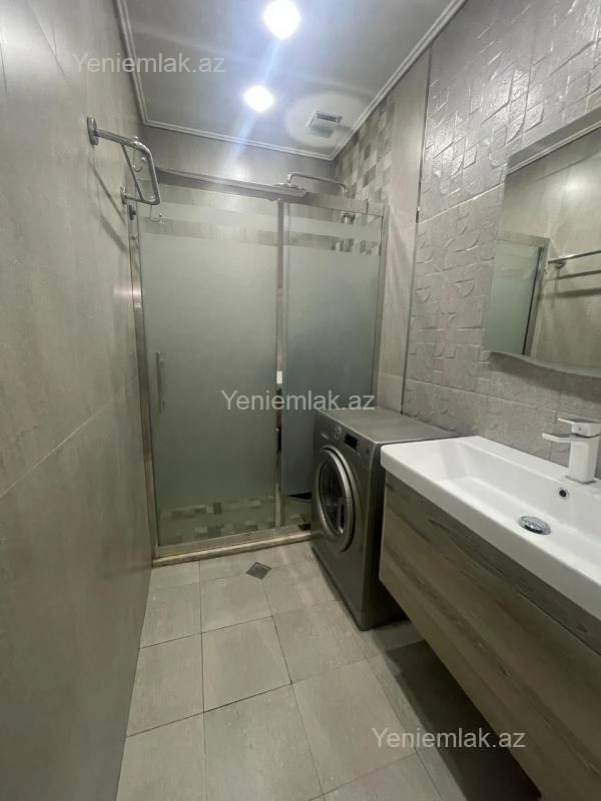 Satılır 3 otaqlı yeni tikili 135 m²