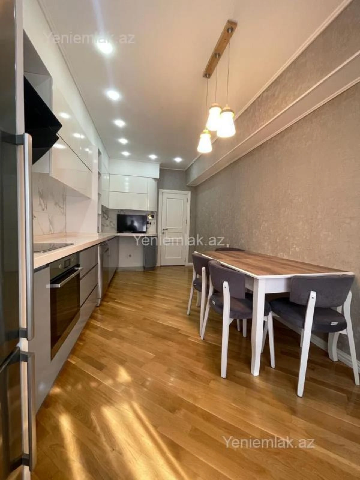 Satılır 3 otaqlı yeni tikili 135 m²