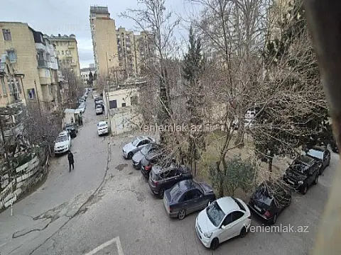 Satılır 3 otaqlı köhnə tikili 100 m²