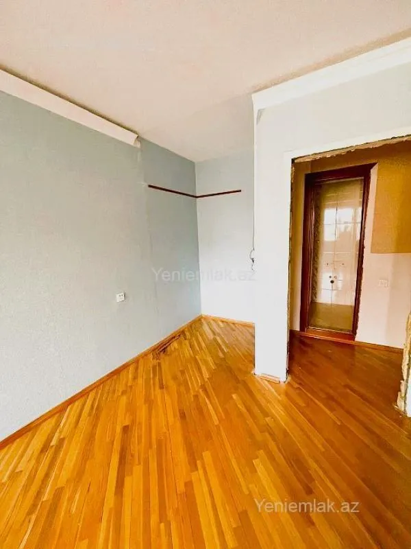 Satılır 3 otaqlı köhnə tikili 100 m²