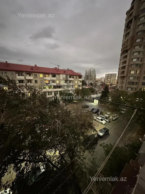 Satılır 2 otaqlı köhnə tikili 50 m²