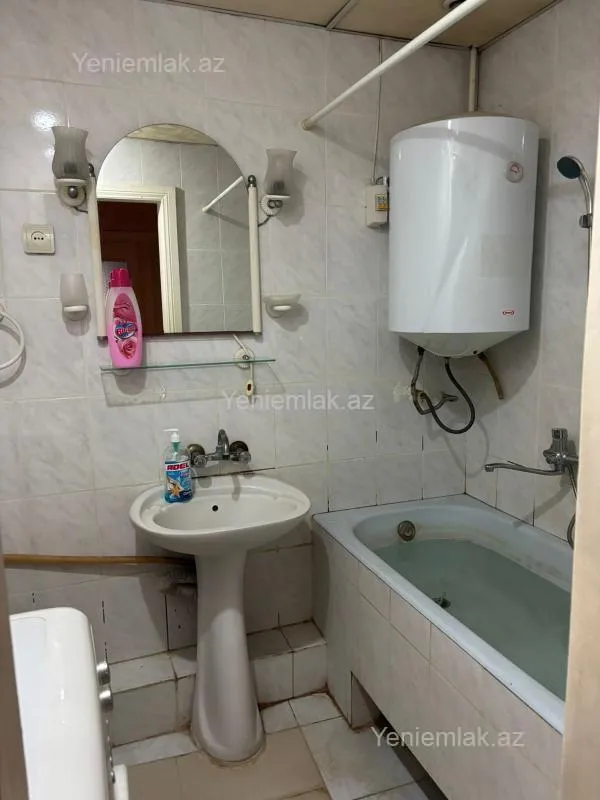 Satılır 2 otaqlı köhnə tikili 65 m²