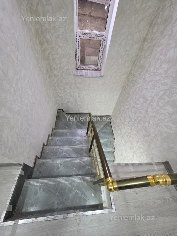 Satılır 5 otaqlı həyət evi 140 m²