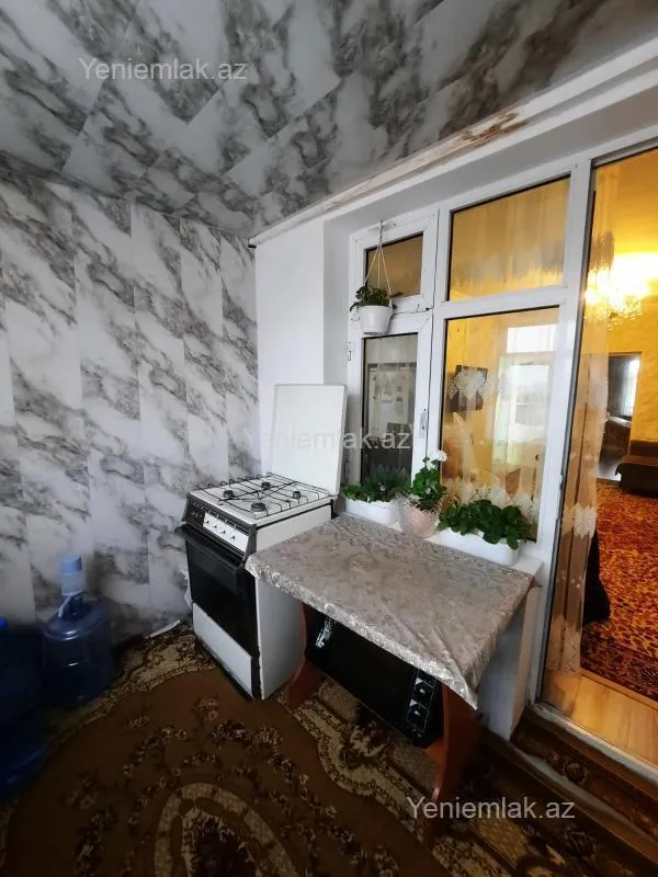 Satılır 3 otaqlı köhnə tikili 70 m²
