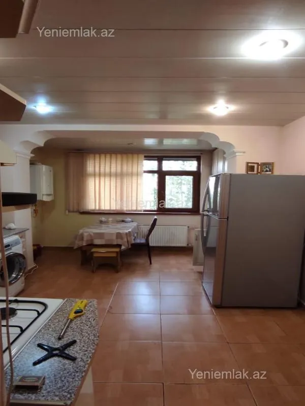 Satılır 4 otaqlı köhnə tikili 90 m²