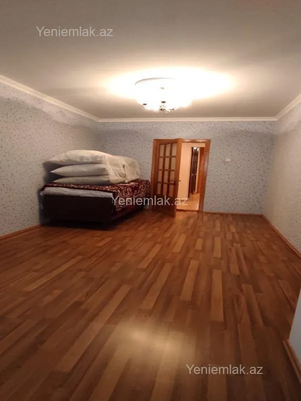 Satılır 4 otaqlı köhnə tikili 90 m²