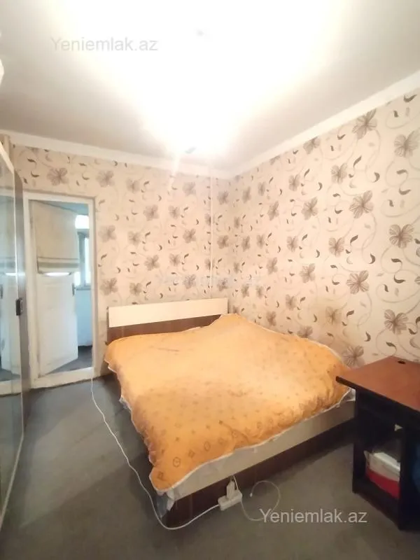 Satılır 2 otaqlı köhnə tikili 65 m²
