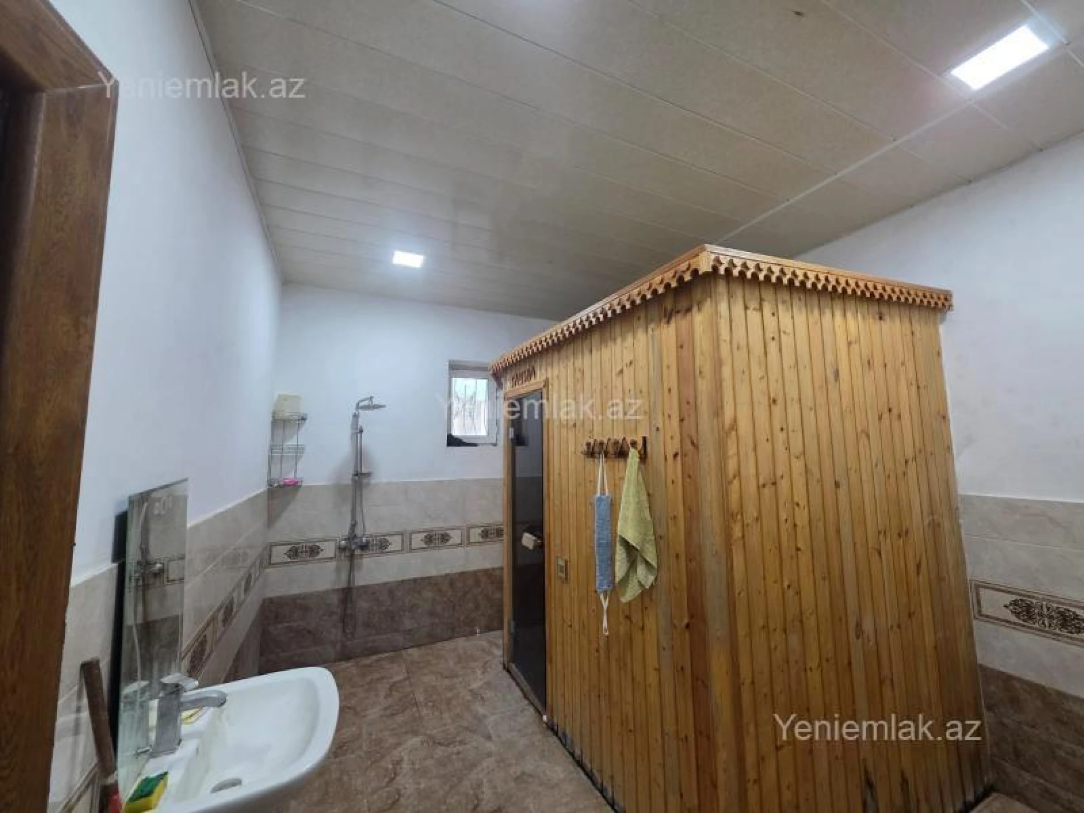 Satılır 4 otaqlı həyət evi 180 m²