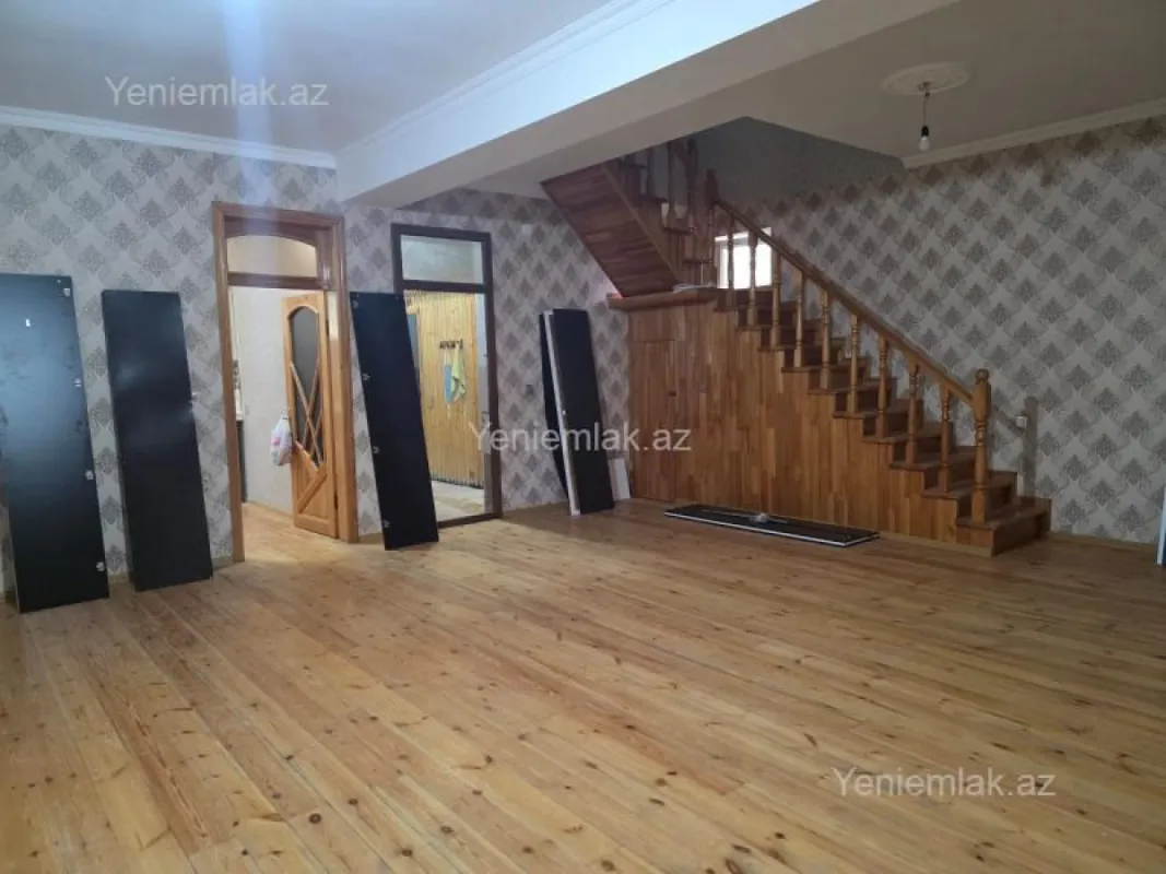 Satılır 4 otaqlı həyət evi 180 m²