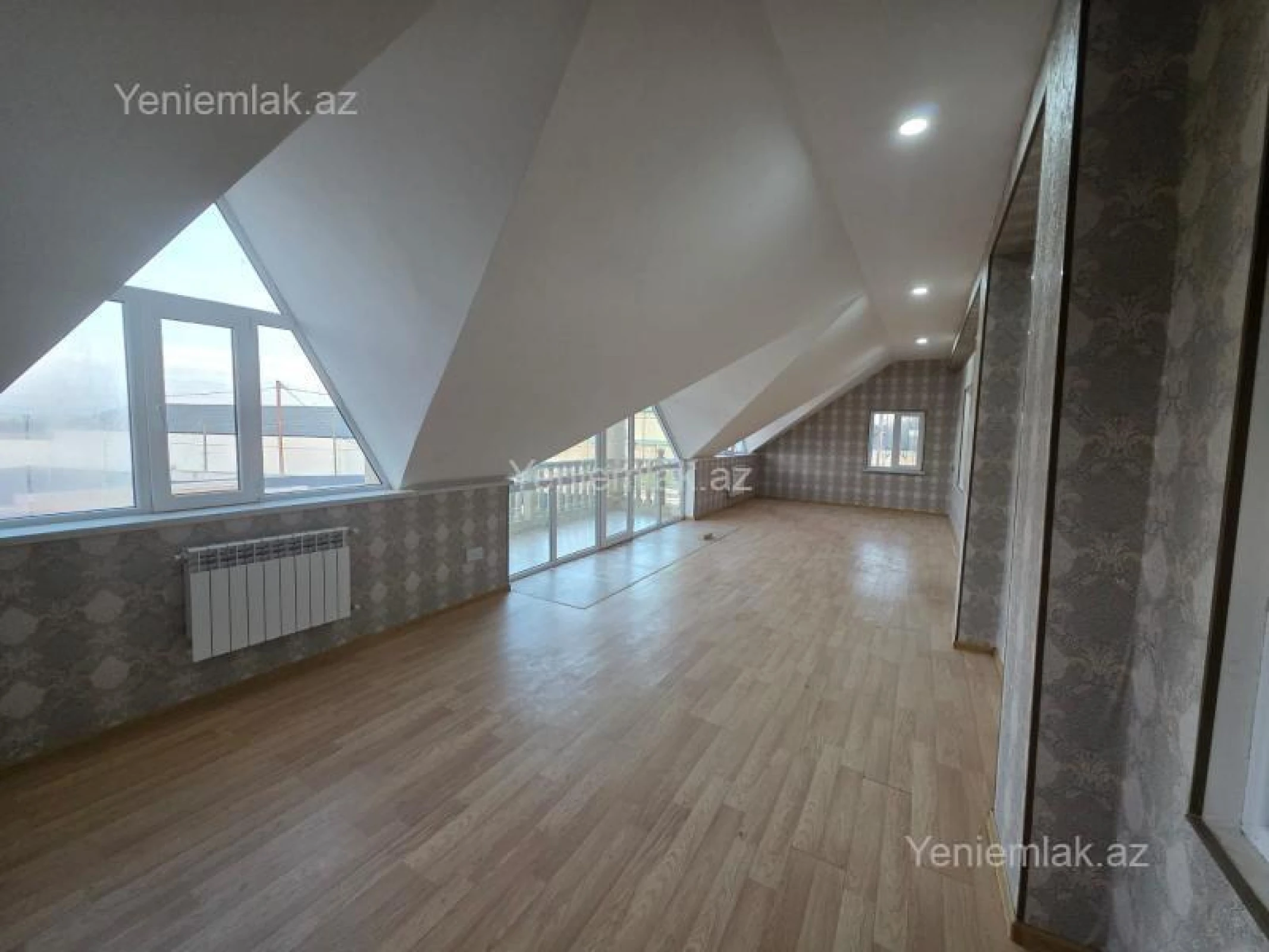 Satılır 4 otaqlı həyət evi 180 m²