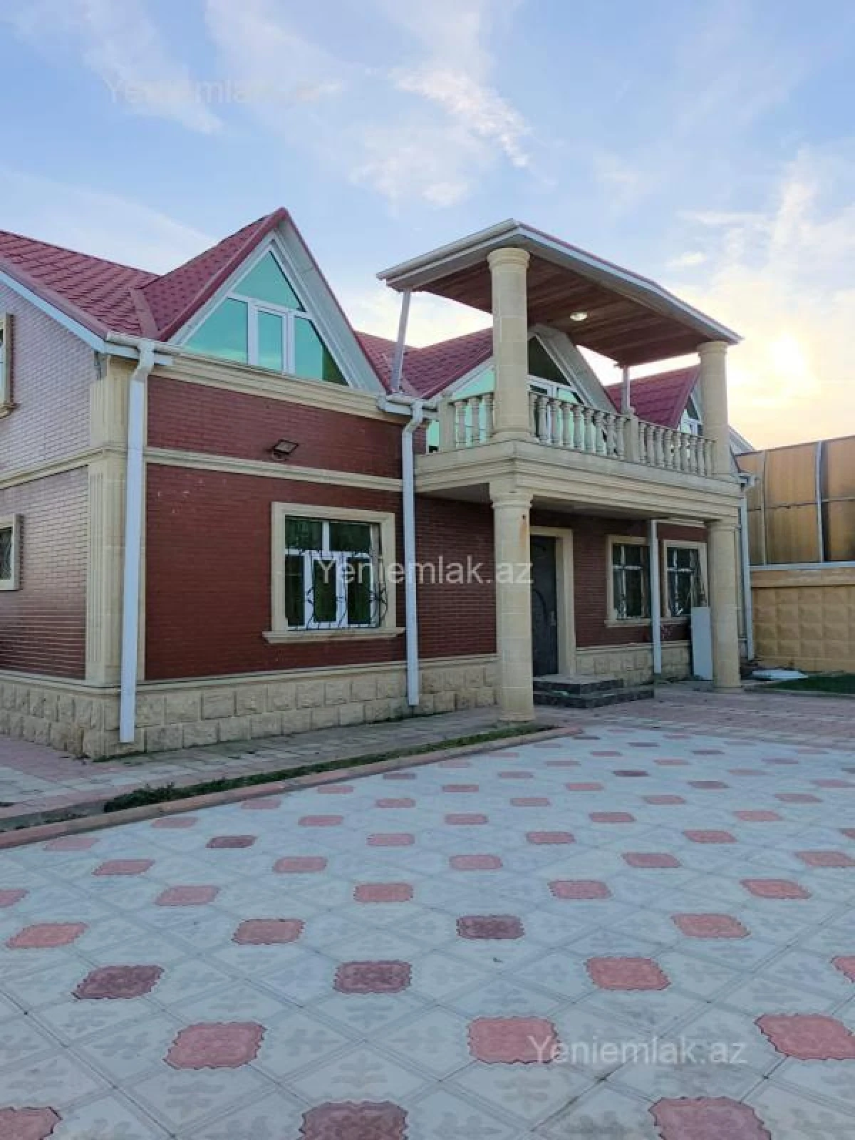 Satılır 4 otaqlı həyət evi 180 m²