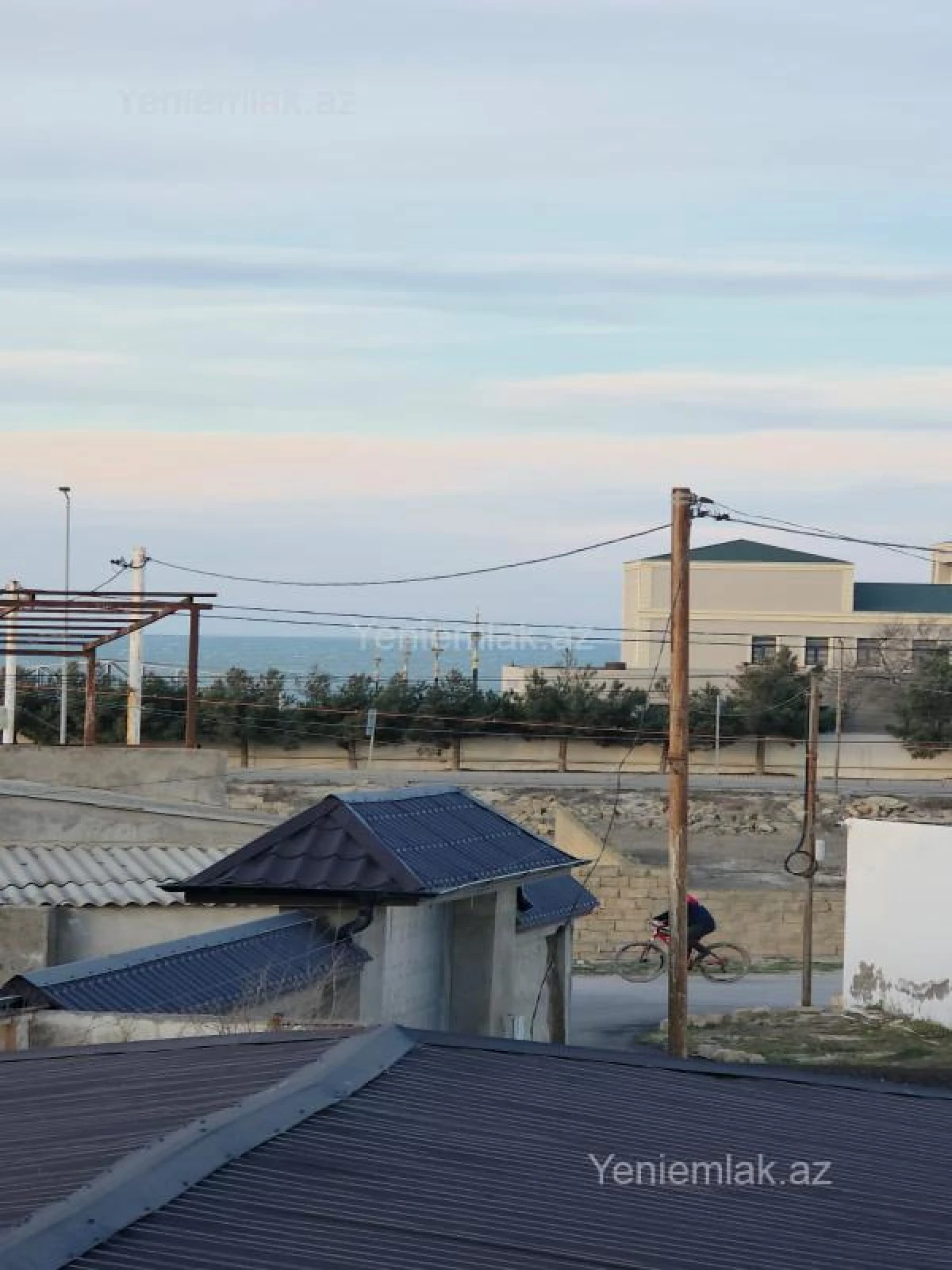 Satılır 4 otaqlı həyət evi 180 m²