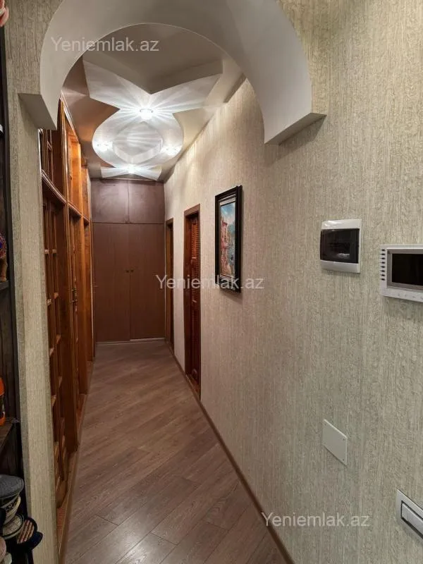 Satılır 7 otaqlı köhnə tikili 187 m²