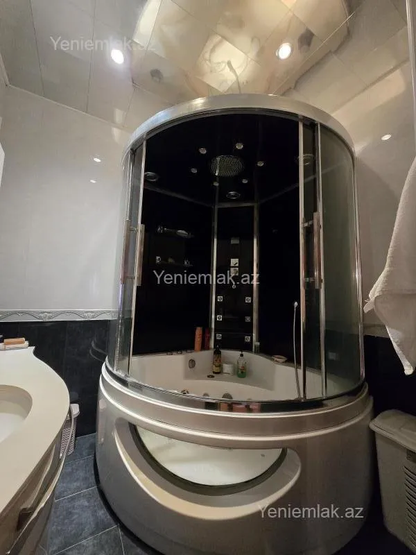 Satılır 3 otaqlı yeni tikili 138 m²