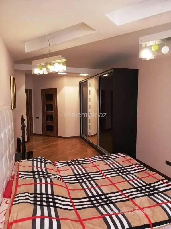 Satılır 4 otaqlı yeni tikili 180 m²