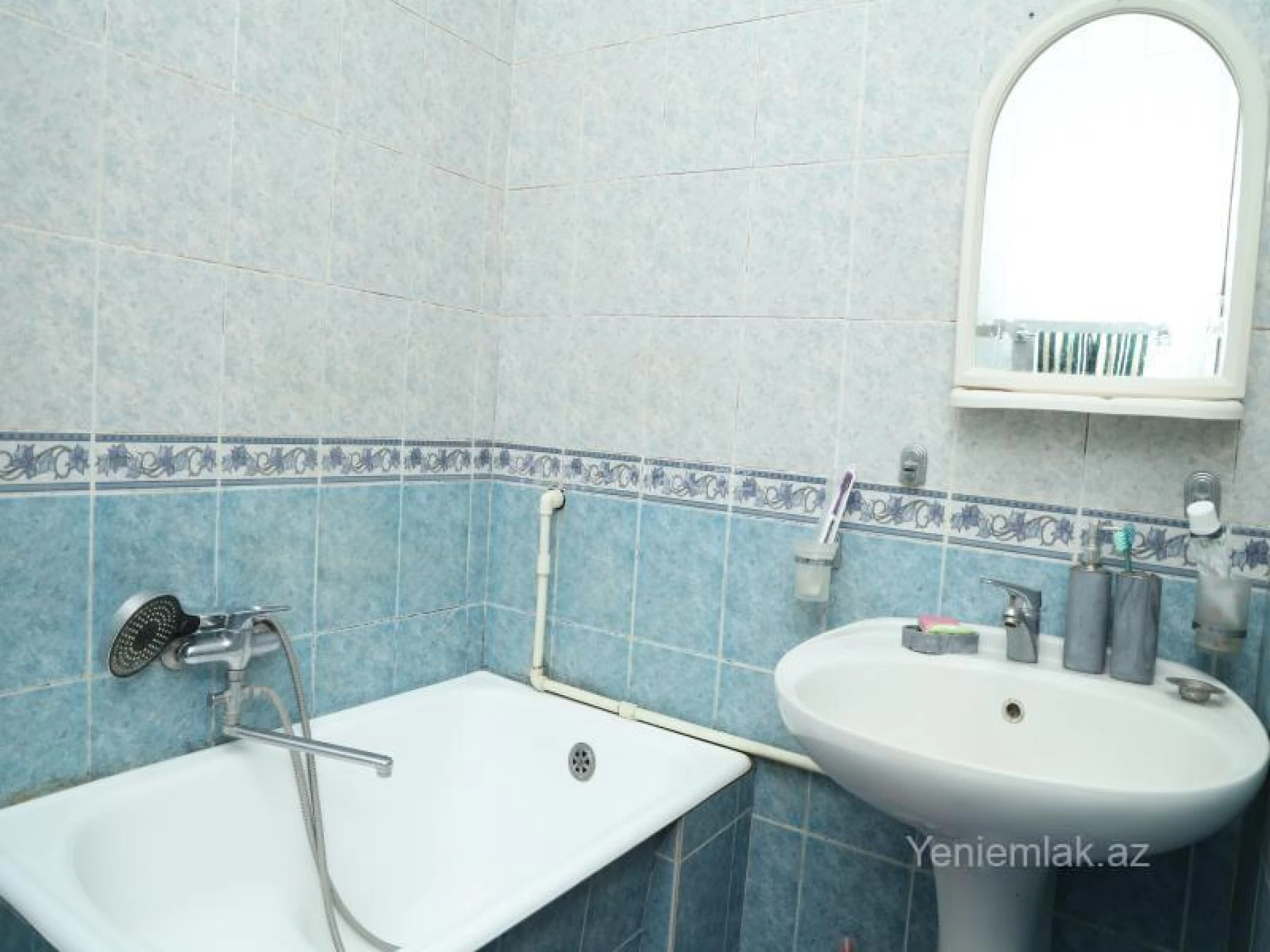 Satılır 3 otaqlı köhnə tikili 86 m²