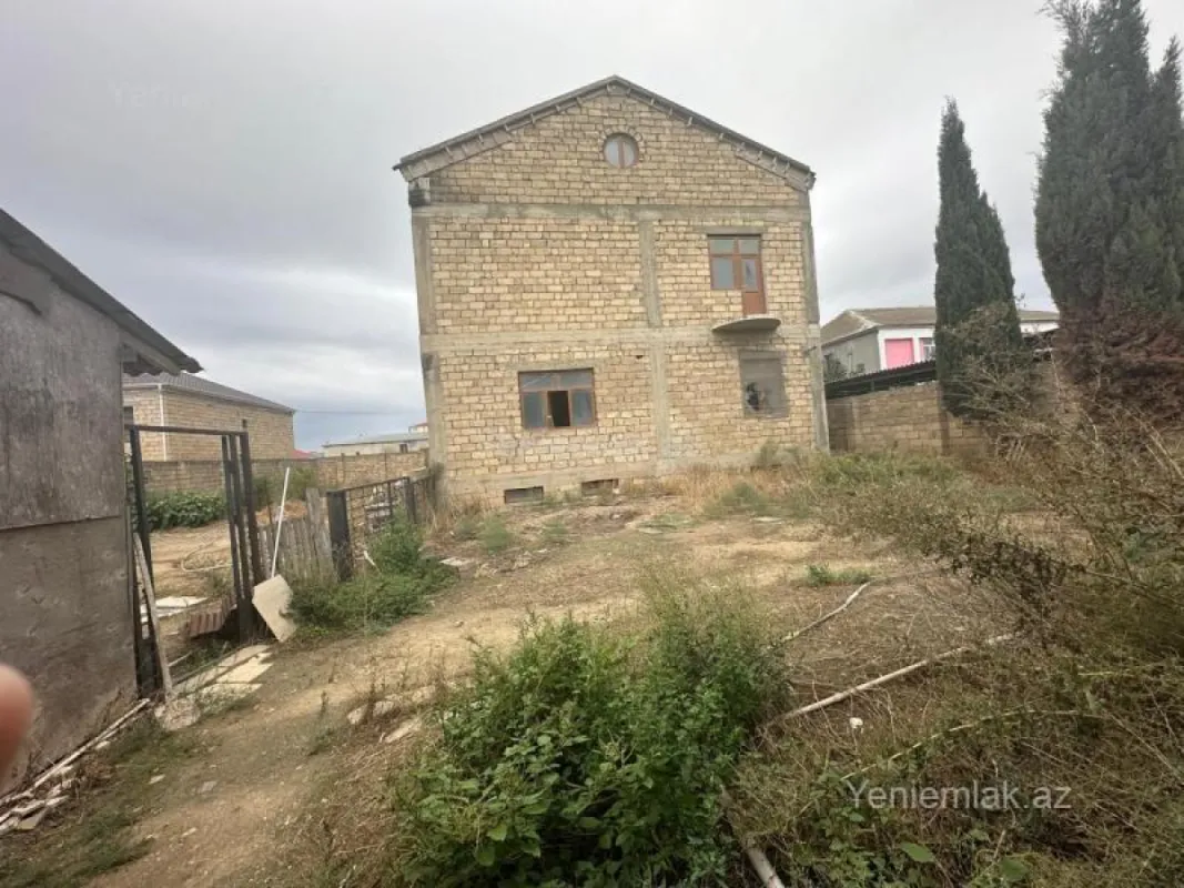 Satılır 9 otaqlı həyət evi 630 m²