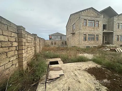 Satılır 9 otaqlı həyət evi 630 m²