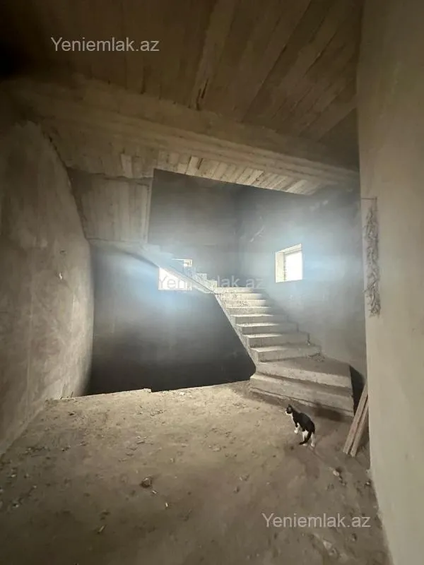 Satılır 9 otaqlı həyət evi 630 m²