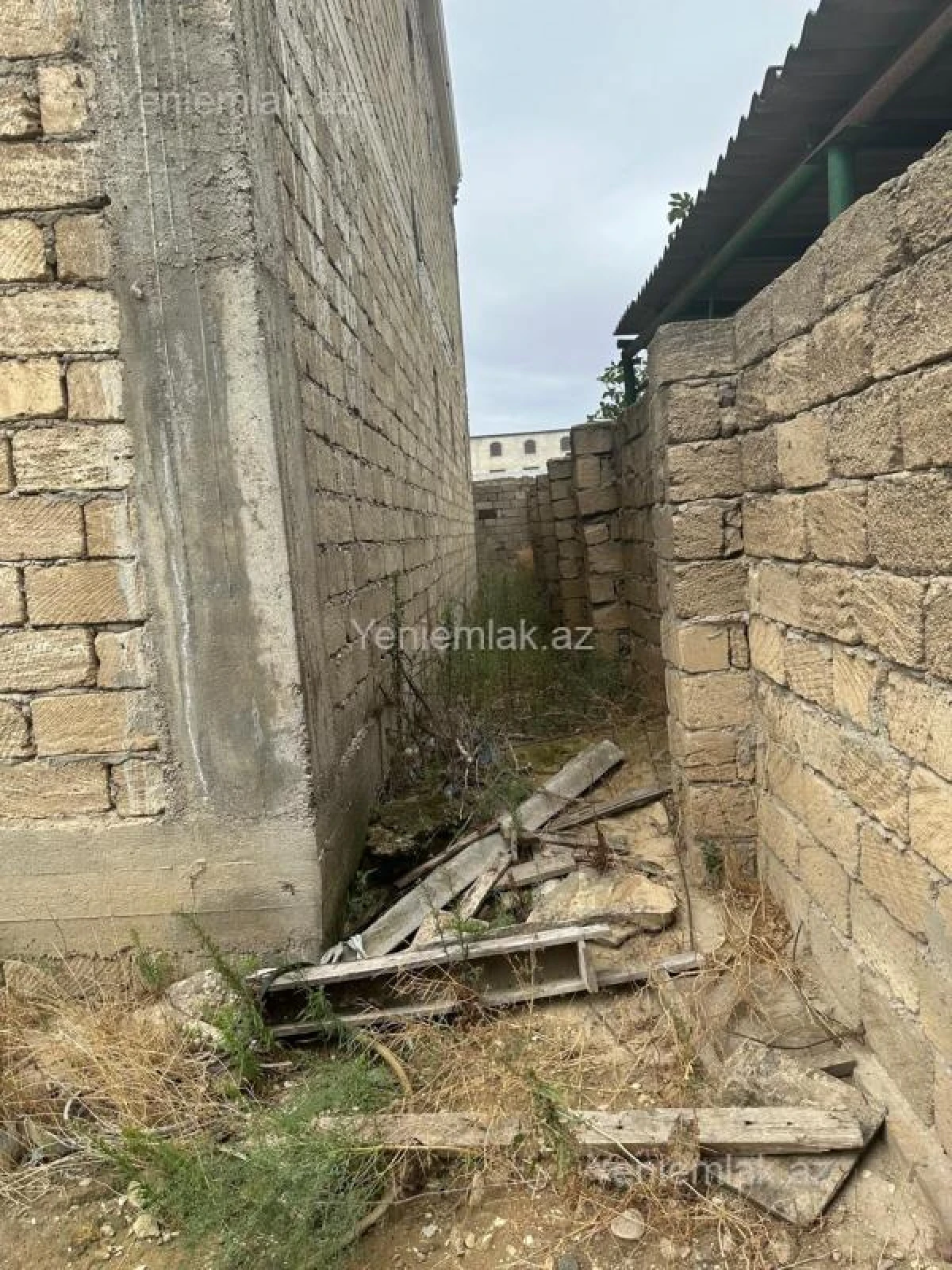 Satılır 9 otaqlı həyət evi 630 m²