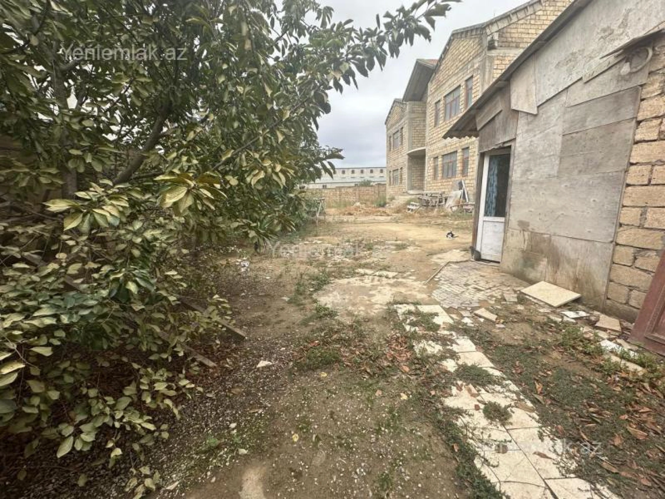 Satılır 9 otaqlı həyət evi 630 m²