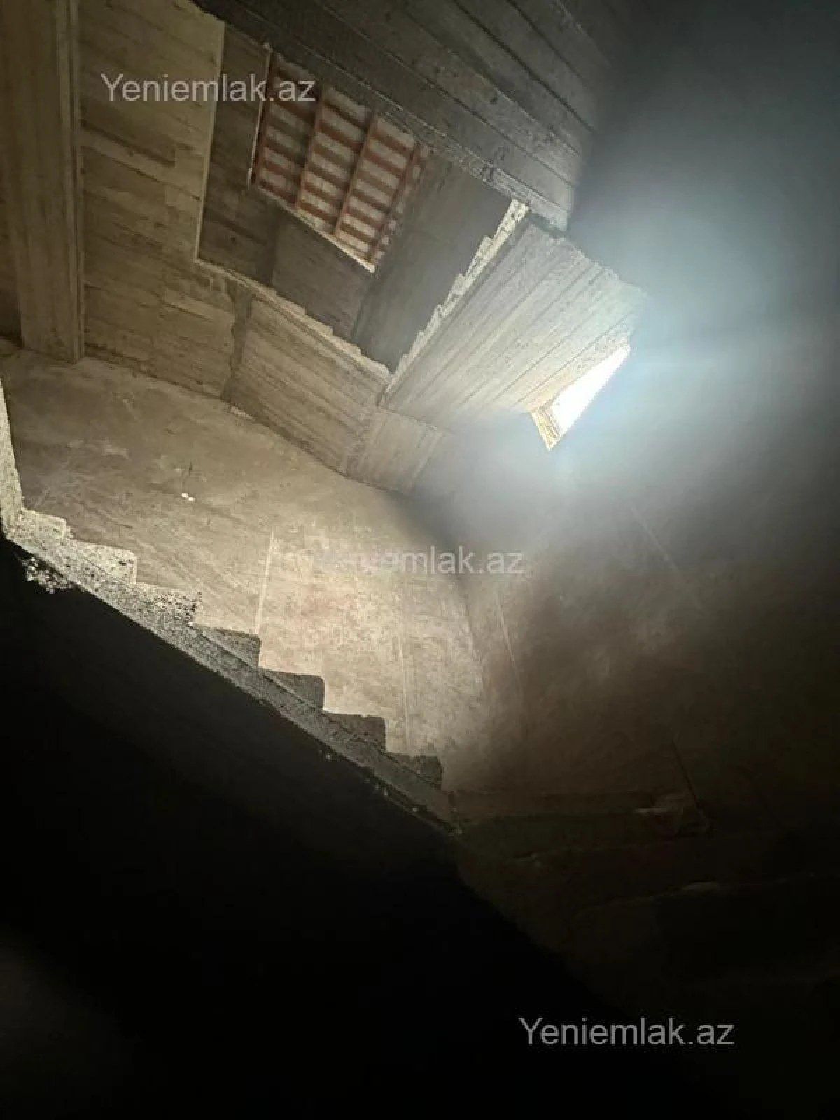 Satılır 9 otaqlı həyət evi 630 m²