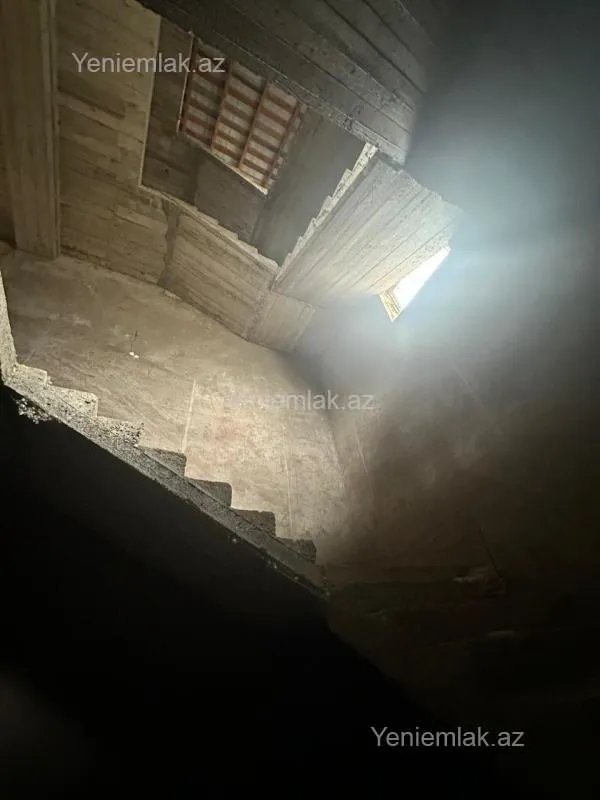 Satılır 9 otaqlı həyət evi 630 m²