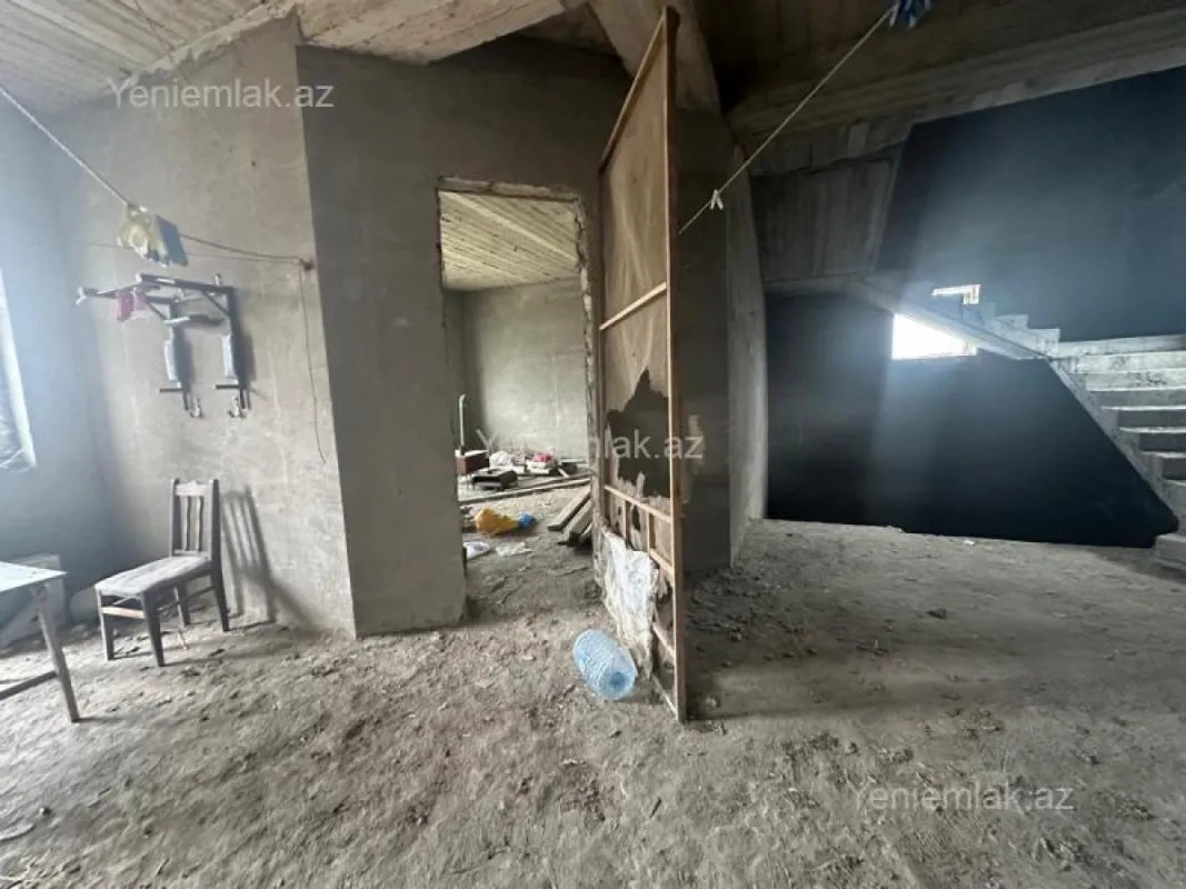 Satılır 9 otaqlı həyət evi 630 m²