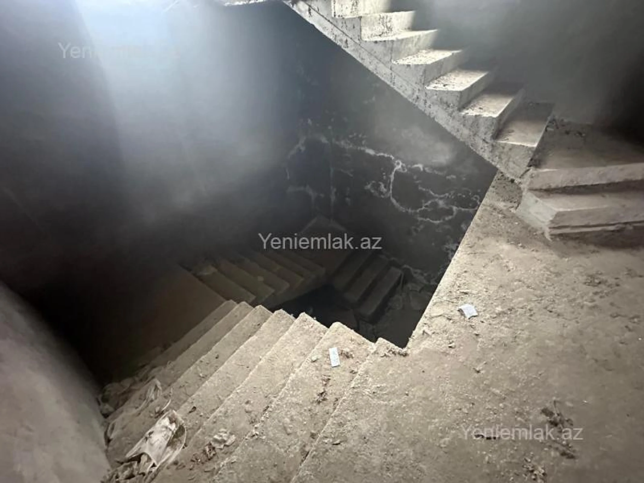 Satılır 9 otaqlı həyət evi 630 m²