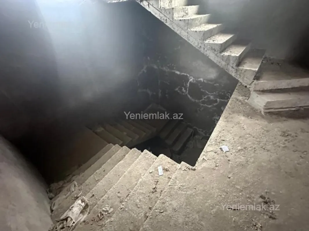 Satılır 9 otaqlı həyət evi 630 m²