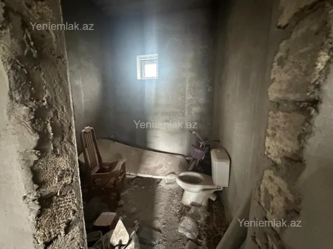 Satılır 9 otaqlı həyət evi 630 m²