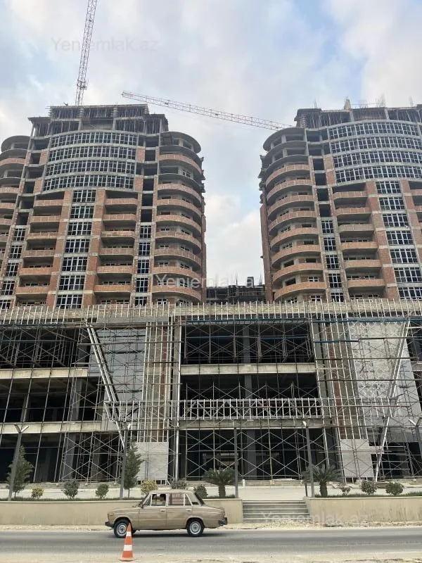 Satılır 3 otaqlı yeni tikili 130 m²