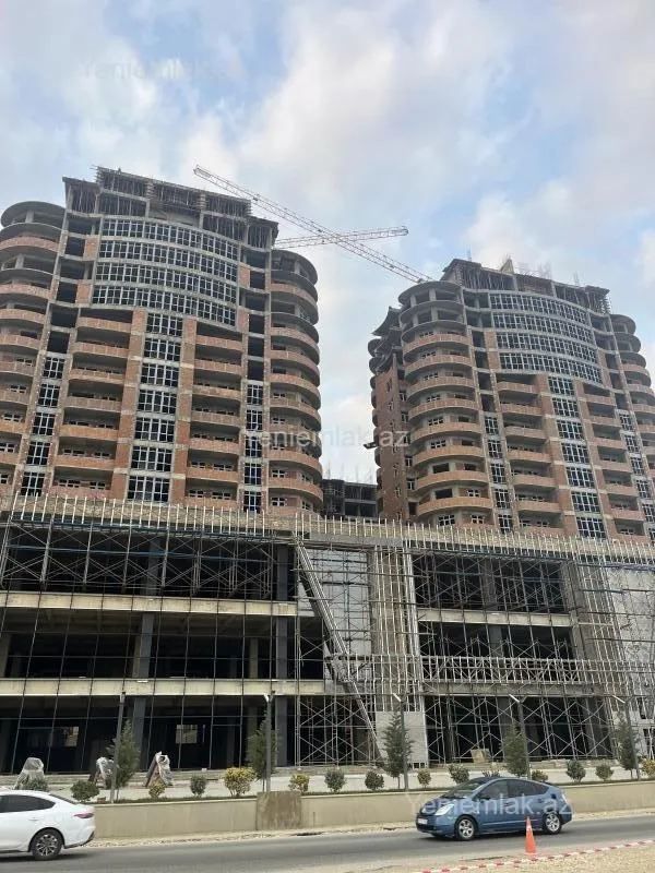 Satılır 3 otaqlı yeni tikili 130 m²