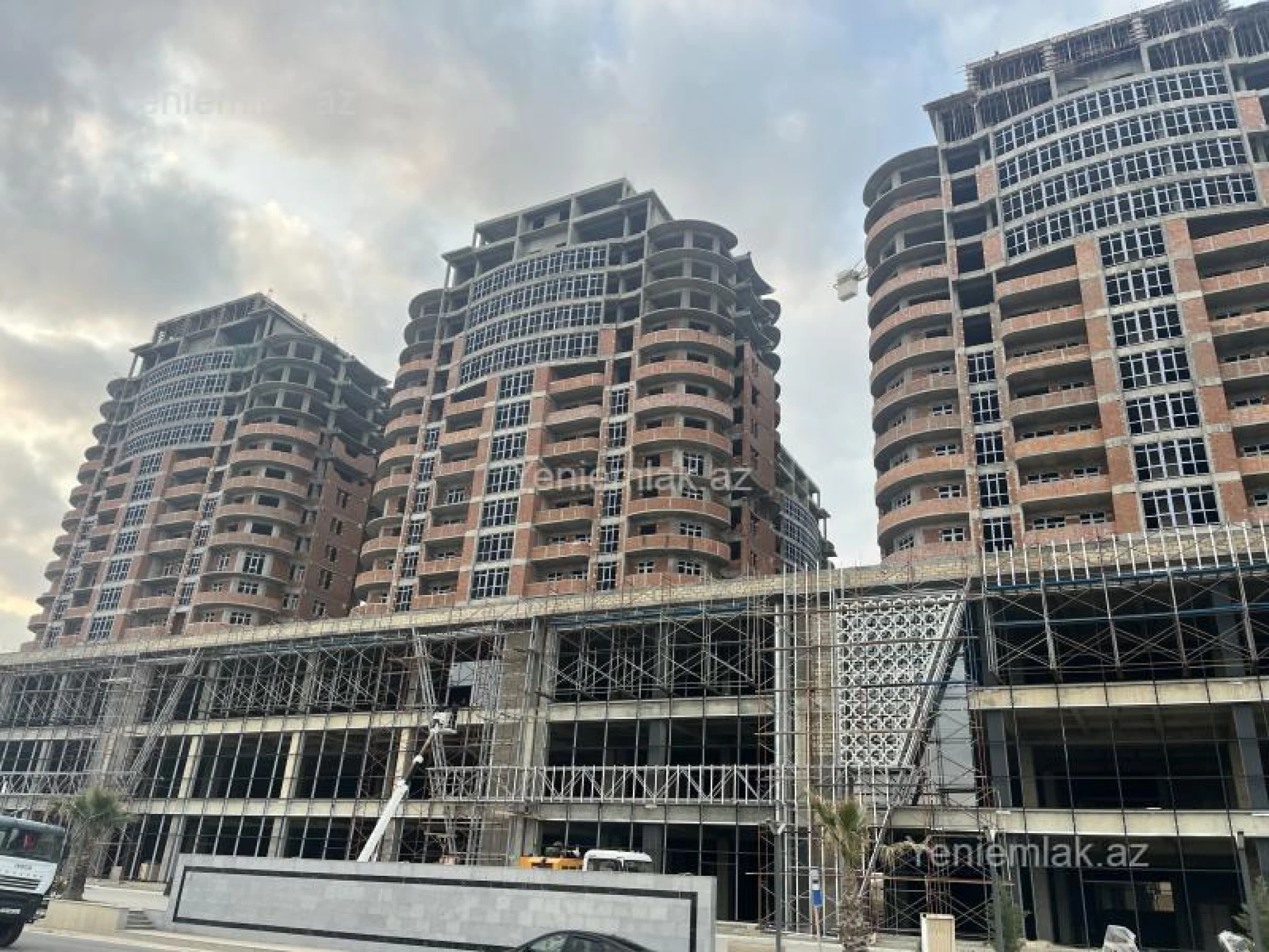 Satılır 3 otaqlı yeni tikili 130 m²