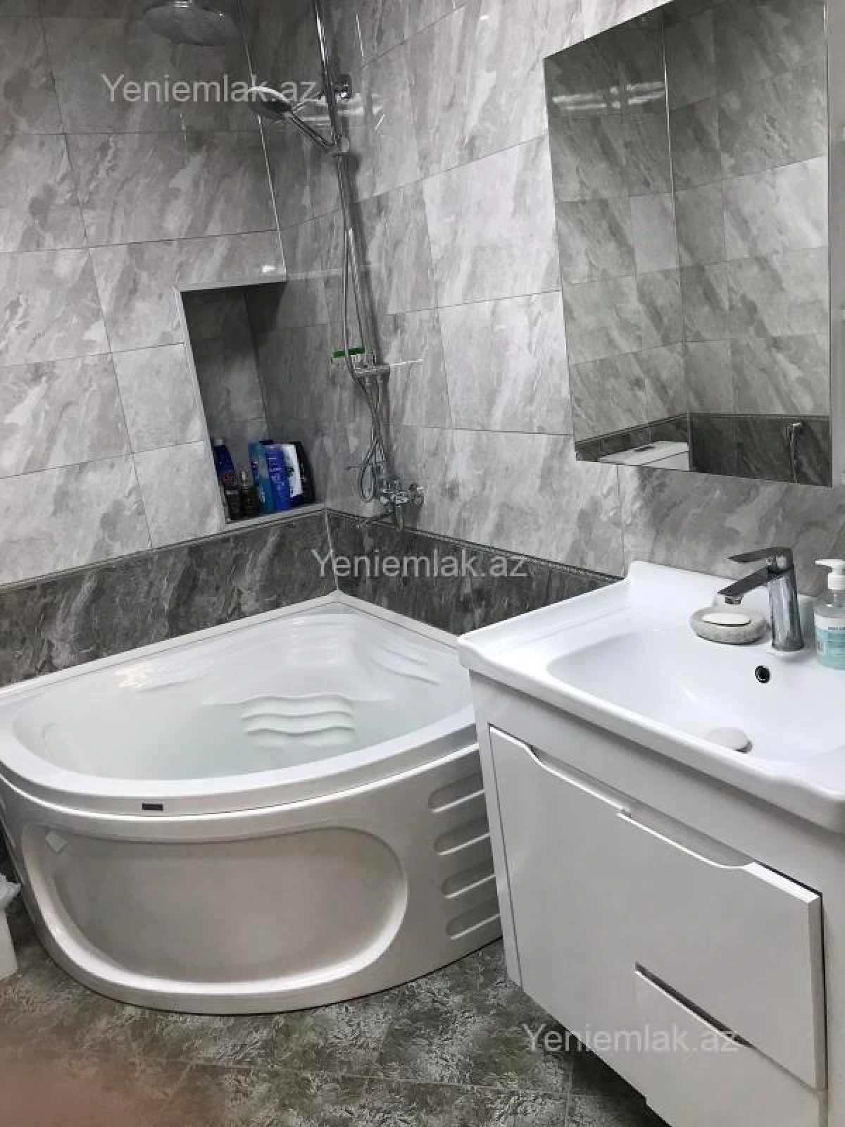 Satılır 2 otaqlı yeni tikili 100 m²