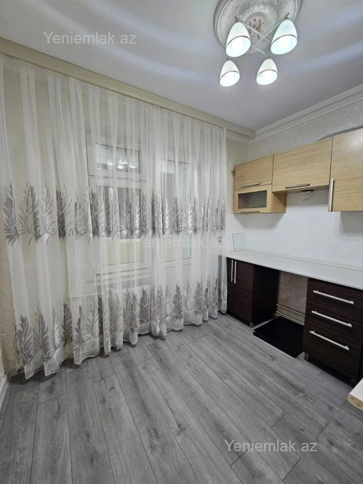 Satılır 3 otaqlı köhnə tikili 85 m²