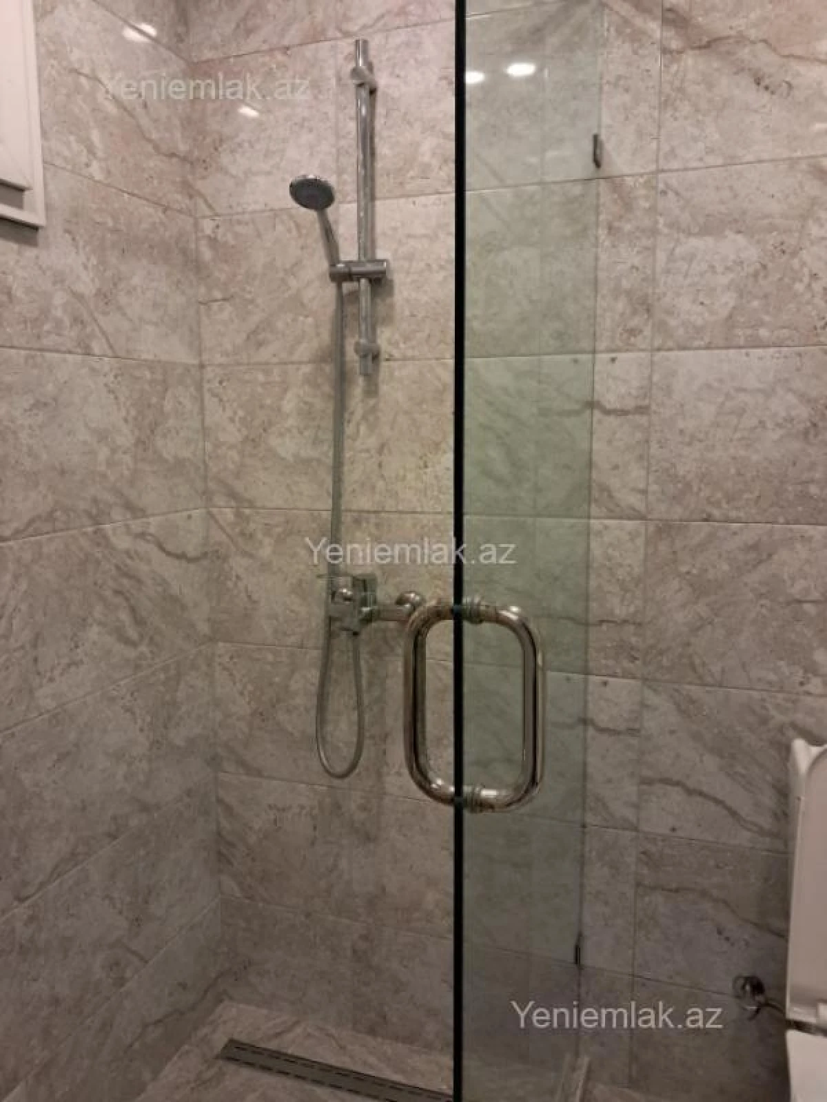 Satılır 2 otaqlı köhnə tikili 75 m²