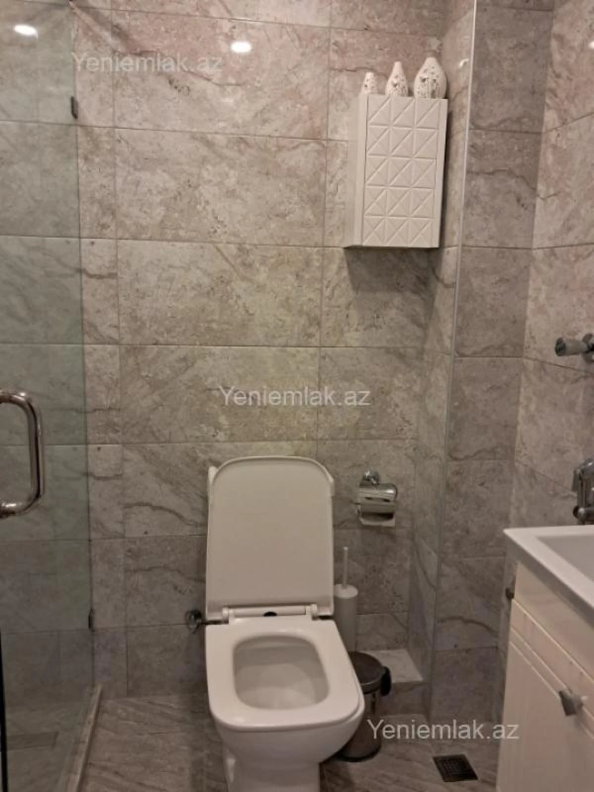 Satılır 2 otaqlı köhnə tikili 75 m²