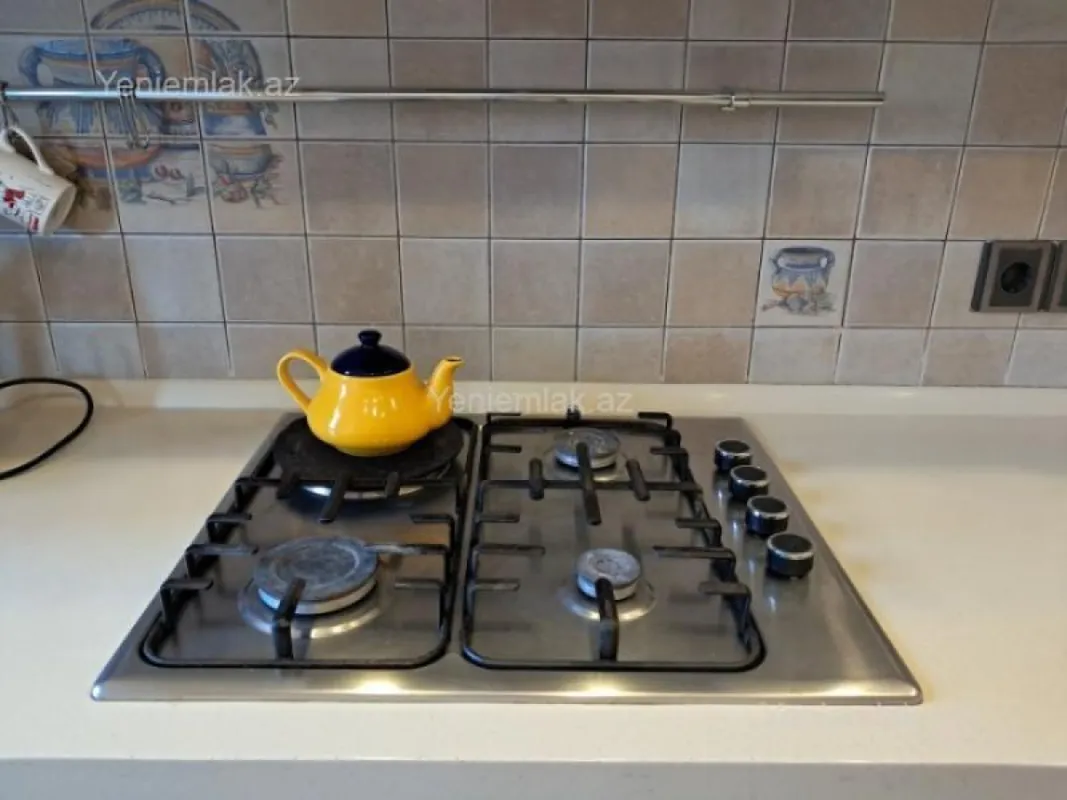 Satılır 2 otaqlı köhnə tikili 75 m²