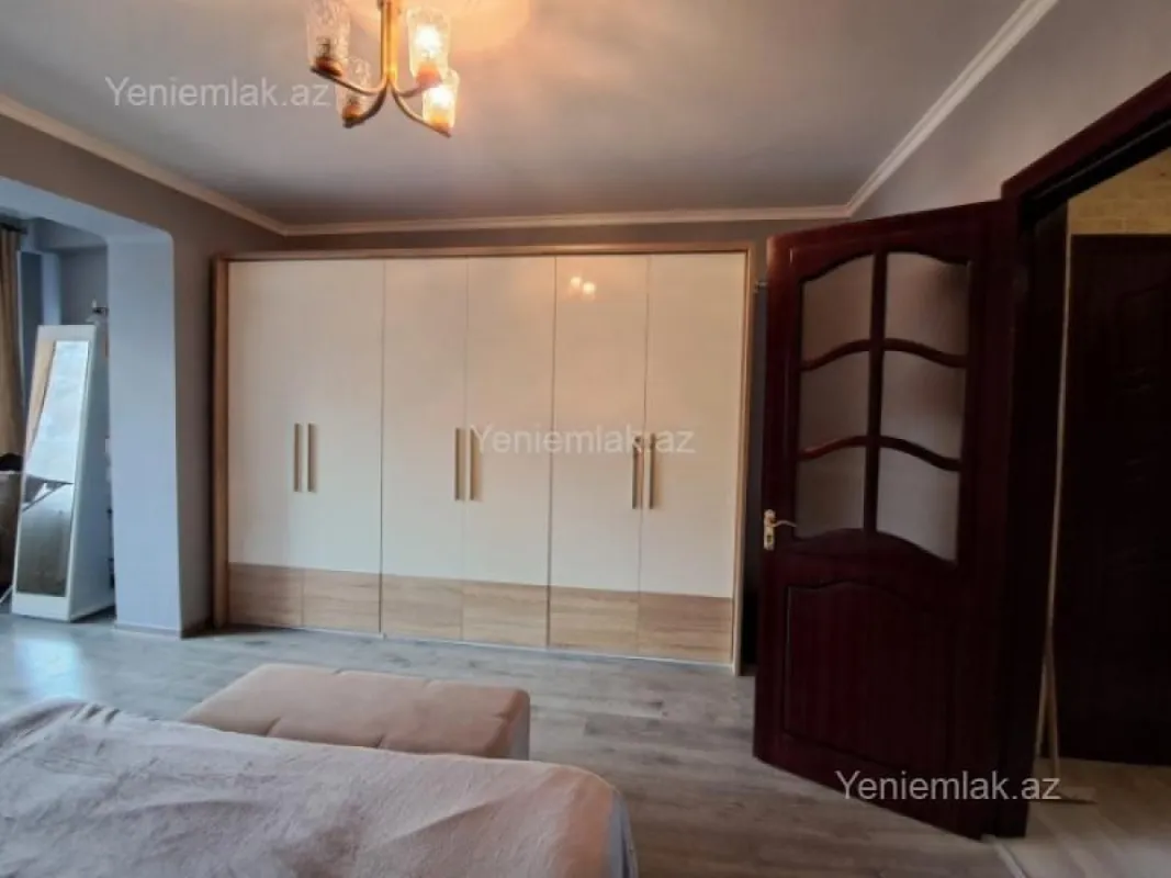 Satılır 2 otaqlı köhnə tikili 75 m²