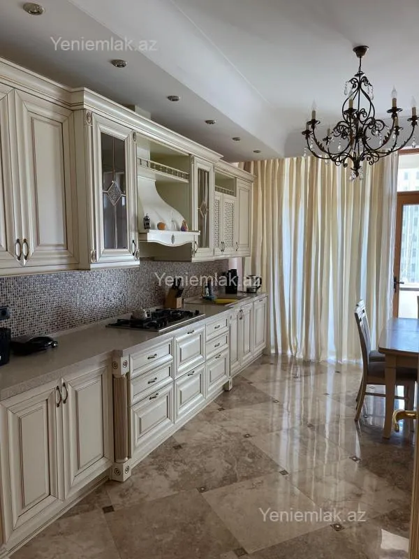 Satılır 4 otaqlı yeni tikili 232 m²