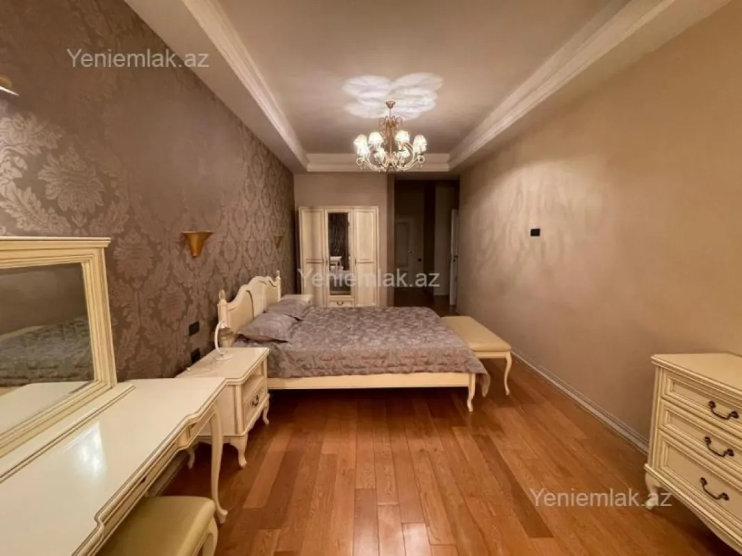 Satılır 4 otaqlı yeni tikili 232 m²