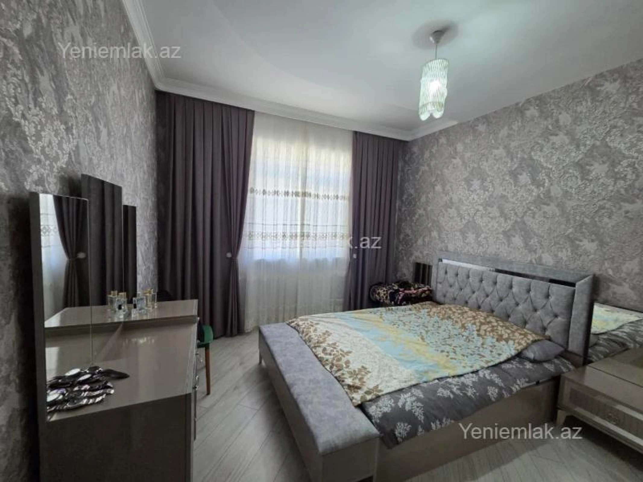 Satılır 6 otaqlı həyət evi 370 m²
