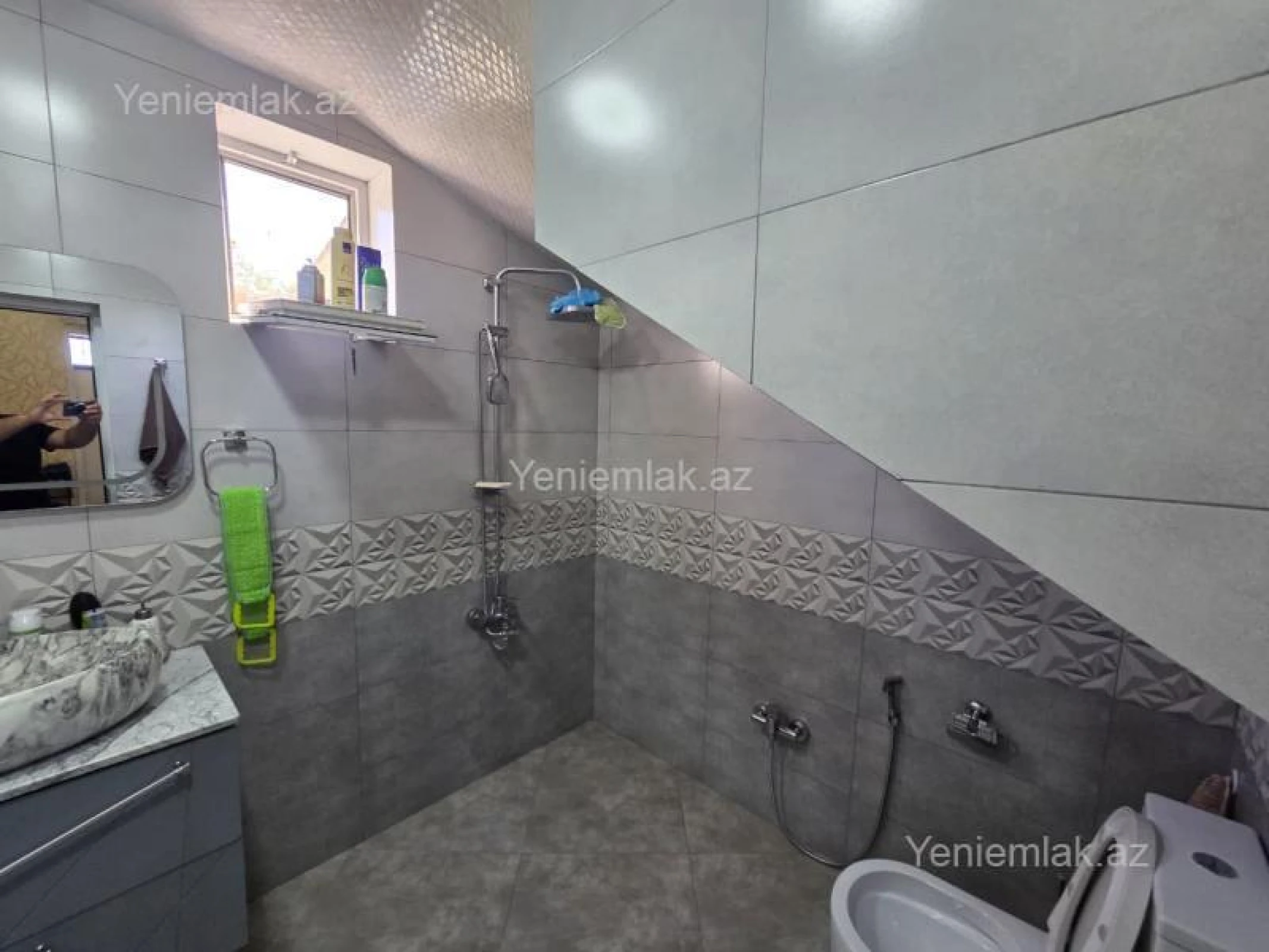Satılır 6 otaqlı həyət evi 370 m²