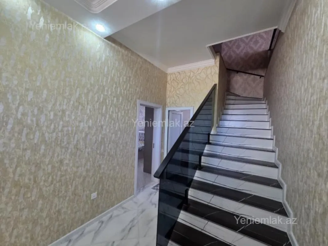 Satılır 6 otaqlı həyət evi 370 m²