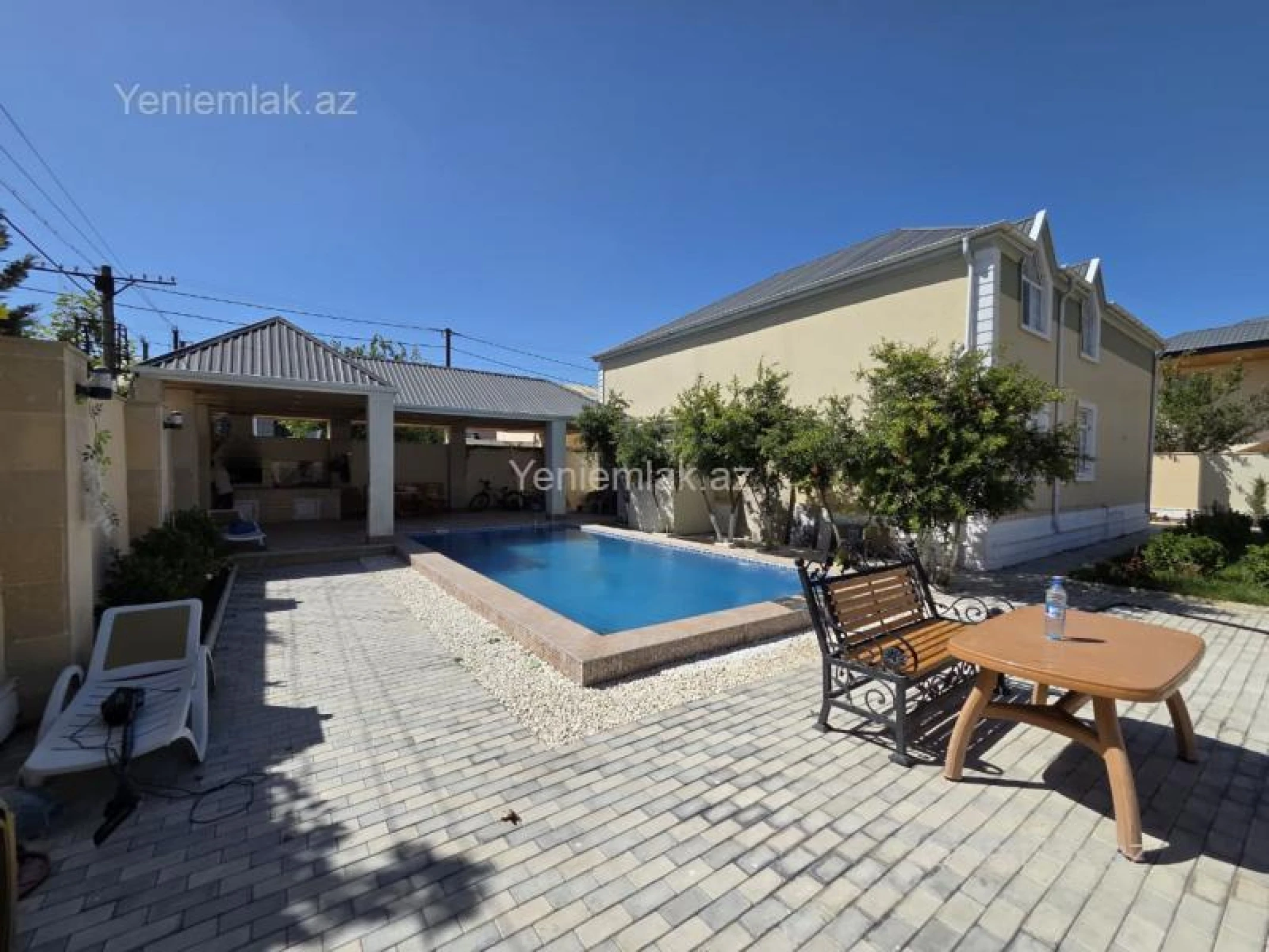 Satılır 6 otaqlı həyət evi 370 m²