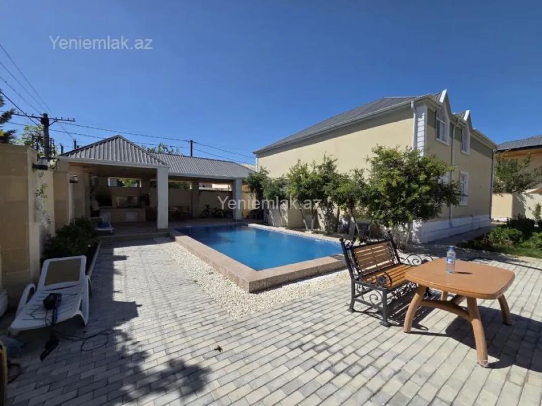 Satılır 6 otaqlı həyət evi 370 m²